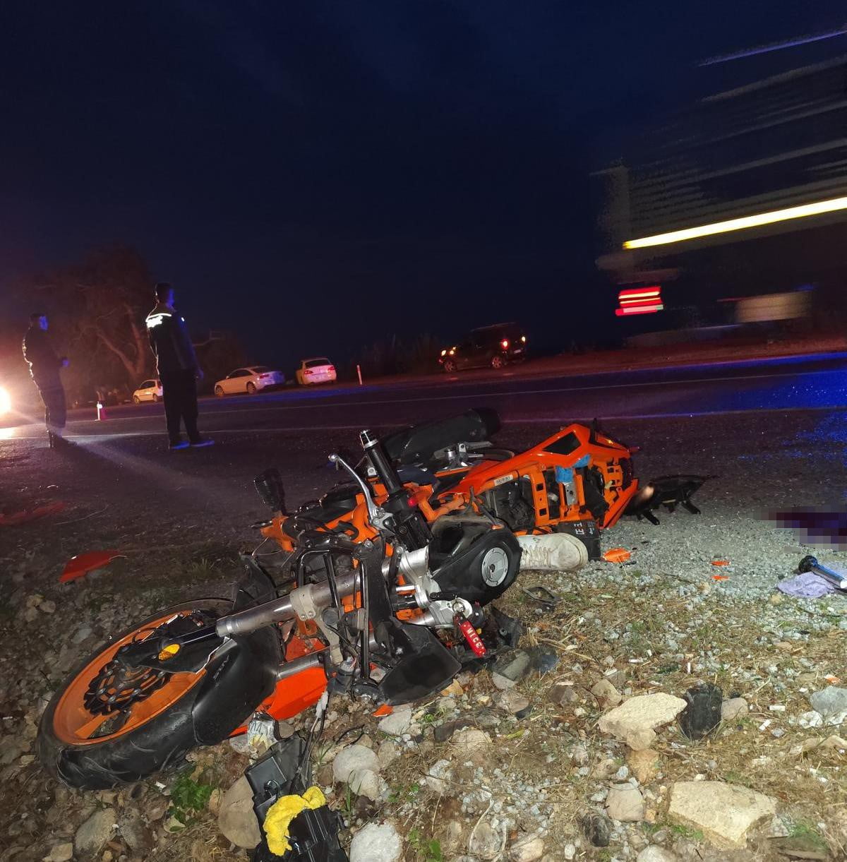 MERSİN’İN BOZYAZI İLÇESİNDE 5 ARALIK 2025 TARİHİNDE MEYDANA GELEN TRAFİK KAZASINDA AĞIR YARALANAN...