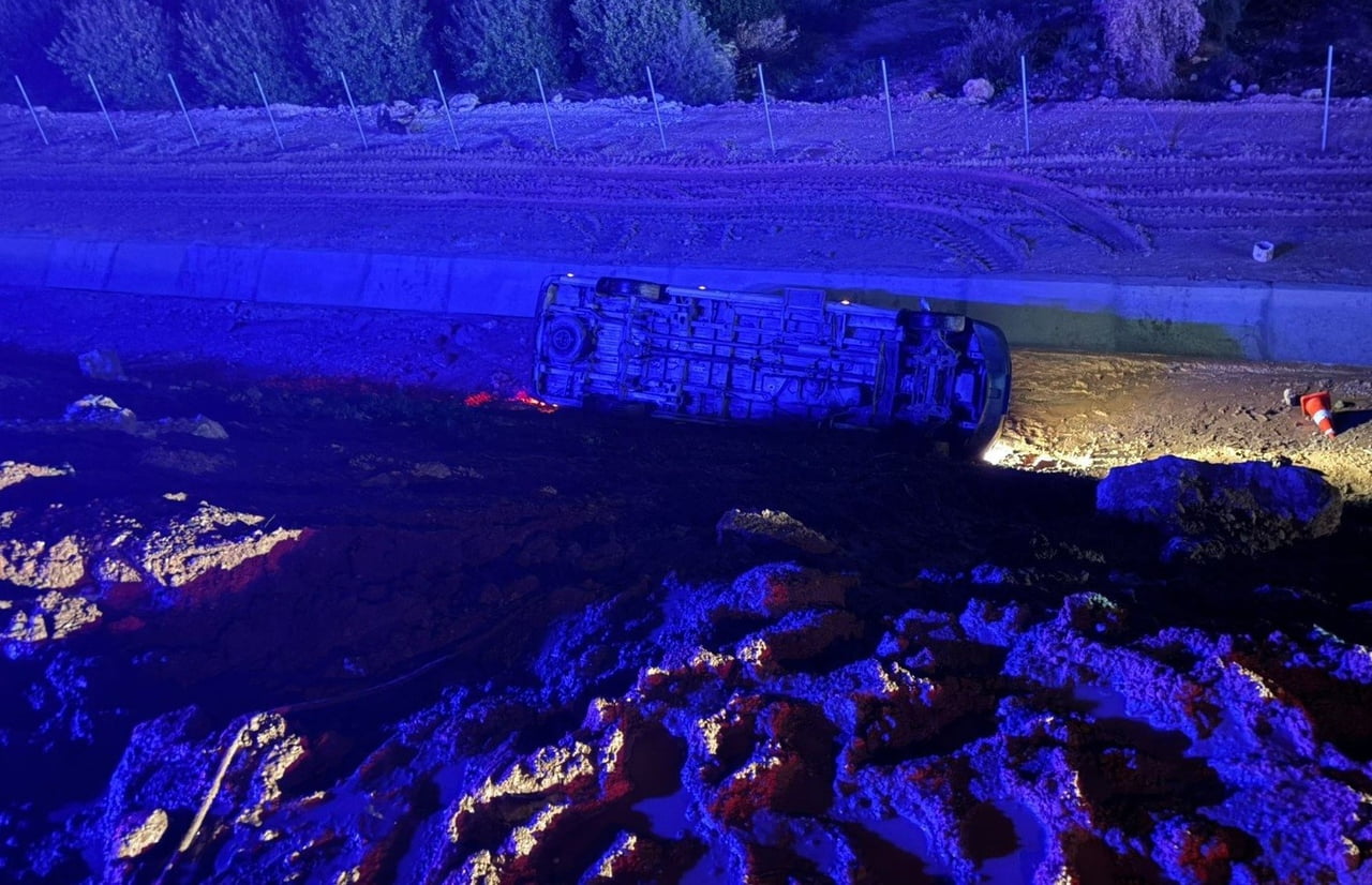 MERSİN’İN ERDEMLİ İLÇESİNDE OTOYOL ŞANTİYESİNDE İŞÇİLERİ TAŞIYAN MİNİBÜSÜN UÇURUMA YUVARLANMASI...