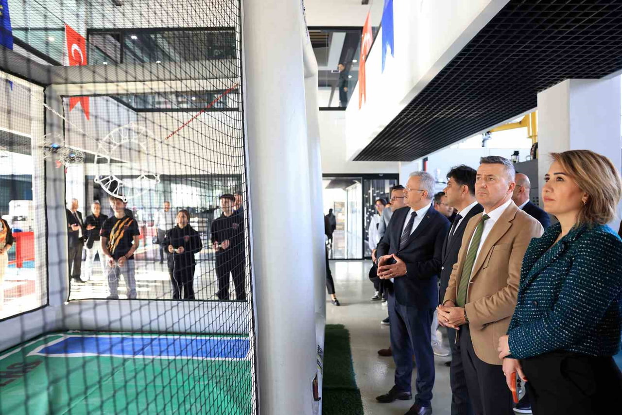 MESLEKİ EĞİTİMİ ÜRETİM SAHASIYLA BULUŞTURAN DAHİ MERSİN PROJESİ KAPSAMINDA, ÖĞRENCİLER VE...