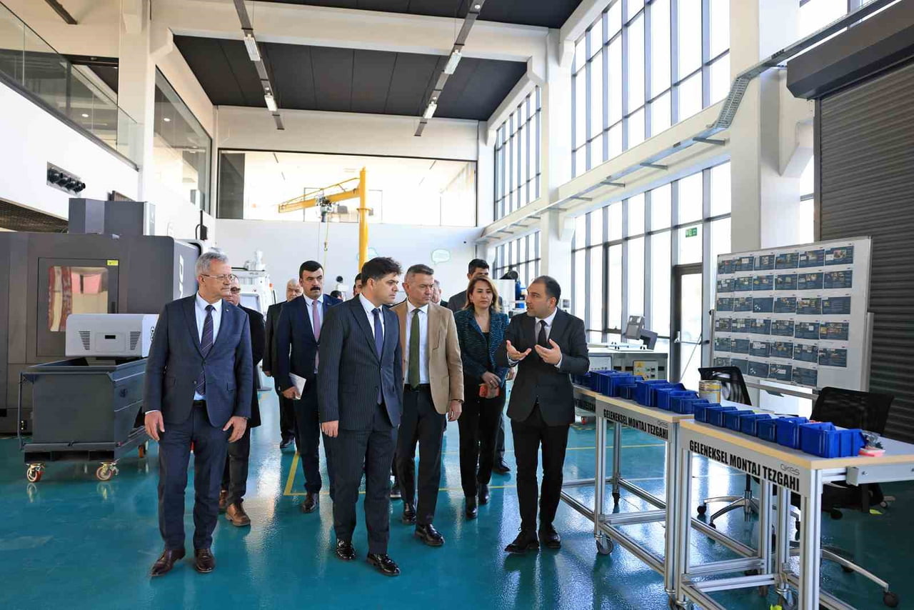 MESLEKİ EĞİTİMİ ÜRETİM SAHASIYLA BULUŞTURAN DAHİ MERSİN PROJESİ KAPSAMINDA, ÖĞRENCİLER VE...