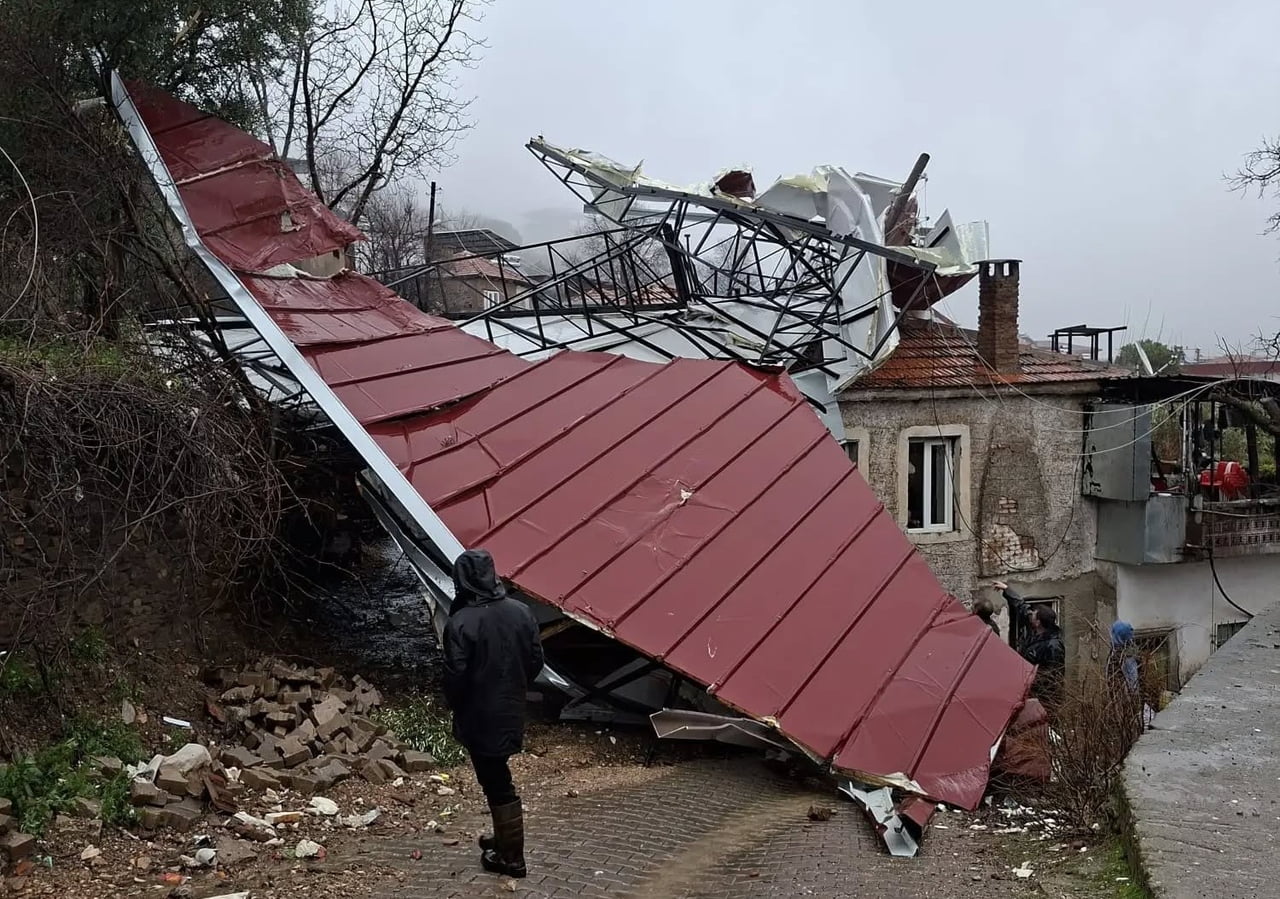 METEOROLOJİ GENEL MÜDÜRLÜĞÜ, AYDIN GENELİNDE KUVVETLİ RÜZGAR VE FIRTINA BEKLENDİĞİNİ DUYURARAK...