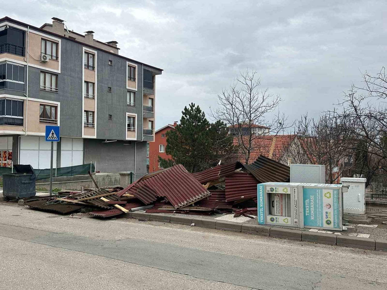 METEOROLOJİ GENEL MÜDÜRLÜĞÜ’NÜN UYARILARININ ARDINDAN UŞAK’TA SABAH SAATLERİNDEN İTİBAREN ETKİLİ...