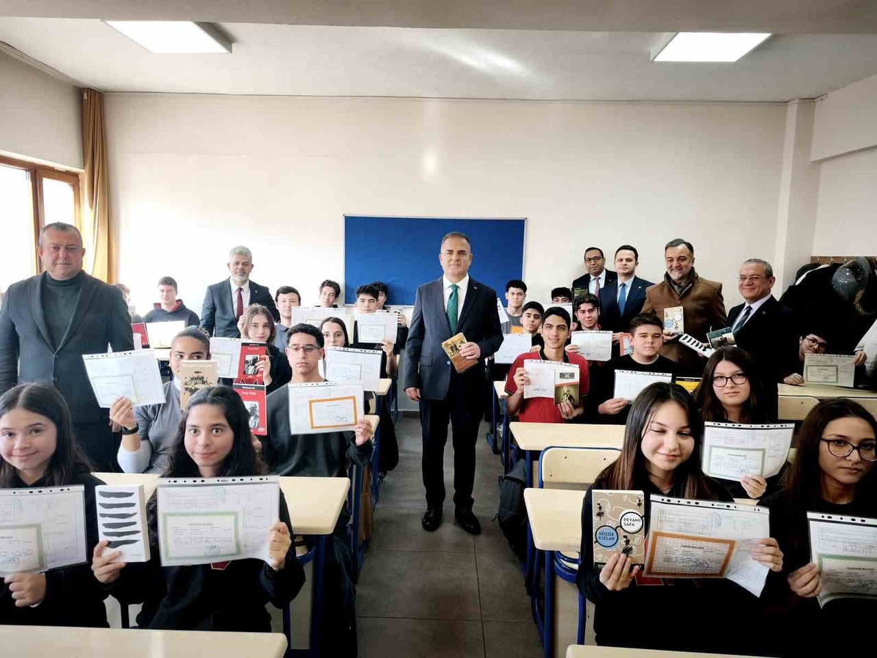 MUĞLA'DA 161 BİN ÖĞRENCİ KARNE ALDI, YARIYIL TATİLİ BAŞLADI