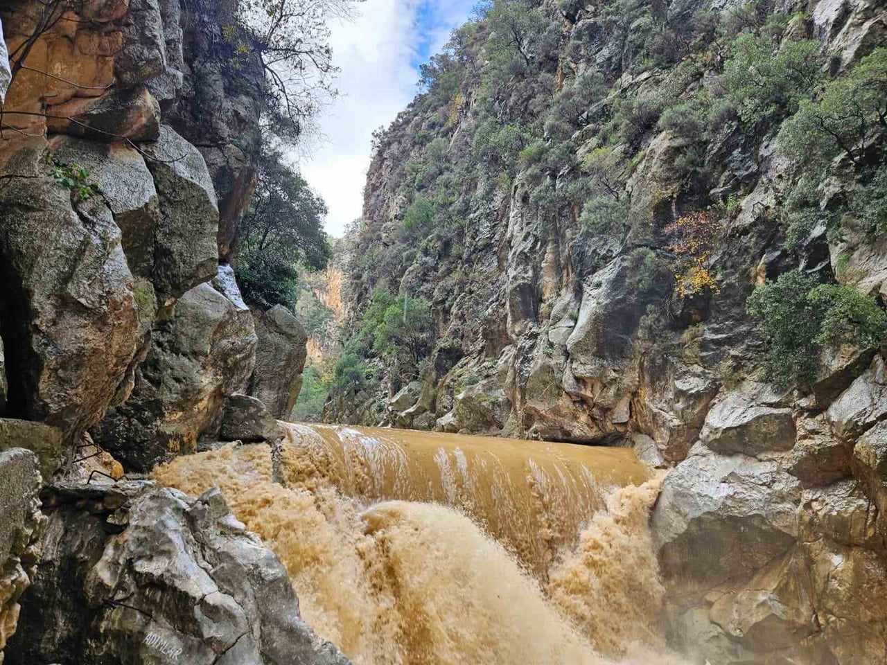 MUĞLA BÖLGESİNDE ETKİLİ OLAN YOĞUN YAĞIŞLARIN ARDINDAN MENTEŞE İLÇESİNDE BULUNAN GÖKBÜK...