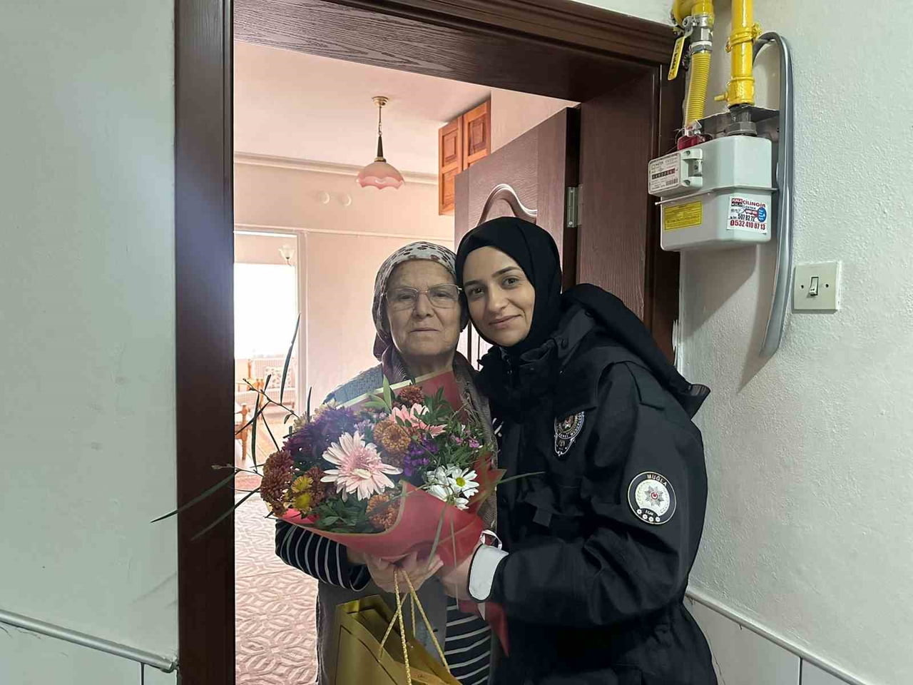 MUĞLA EMNİYETİ ŞEHİT AİLELERİNİ YENİ YILDA YALNIZ BIRAKMADI