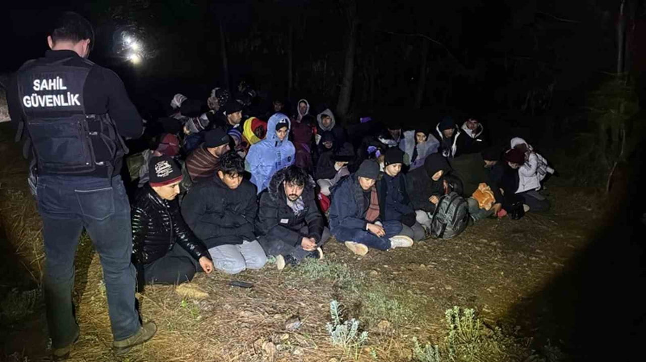 MUĞLA’NIN FETHİYE İLÇESİNDE KARADA BEKLEYEN 24’Ü ÇOCUK TOPLAM 58 DÜZENSİZ GÖÇMEN SAHİL GÜVENLİK...