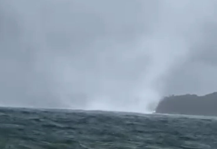 MUĞLA’NIN MARMARİS İLÇESİNDE ETKİLİ OLAN FIRTINA VE SAĞANAK YAĞIŞLA BİRLİKTE MARMARİS KÖRFEZİ...