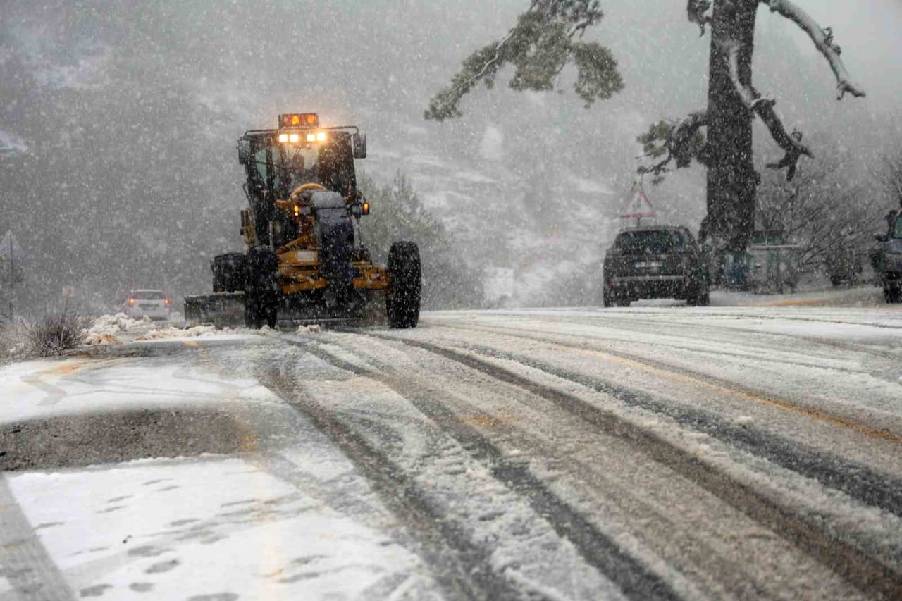 MUĞLA’NIN YÜKSEK KESİMLERİNDE KAR YAĞIŞI ETKİLİ OLMAYA BAŞLADI