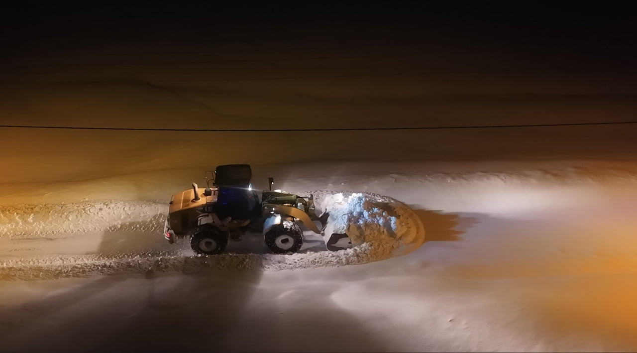 MUŞ’TA ETKİLİ OLAN YOĞUN KAR YAĞIŞI NEDENİYLE KAPANAN KÖY VE MEZRA YOLLARI, İL ÖZEL İDARESİ...