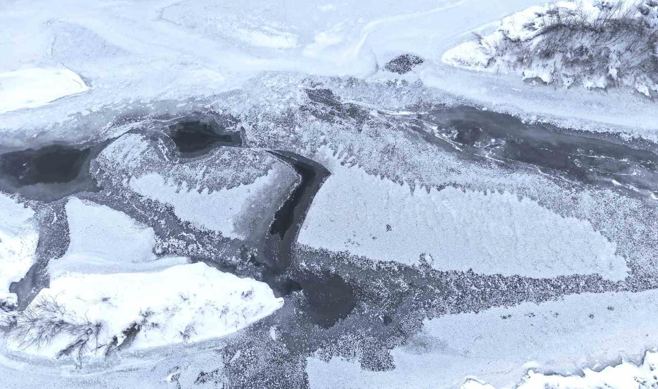 MUŞ’TA GECE SAATLERİNDE HAVA SICAKLIĞININ EKSİ 20 DERECEYE KADAR DÜŞMESİYLE KARASU NEHRİ TAMAMEN...