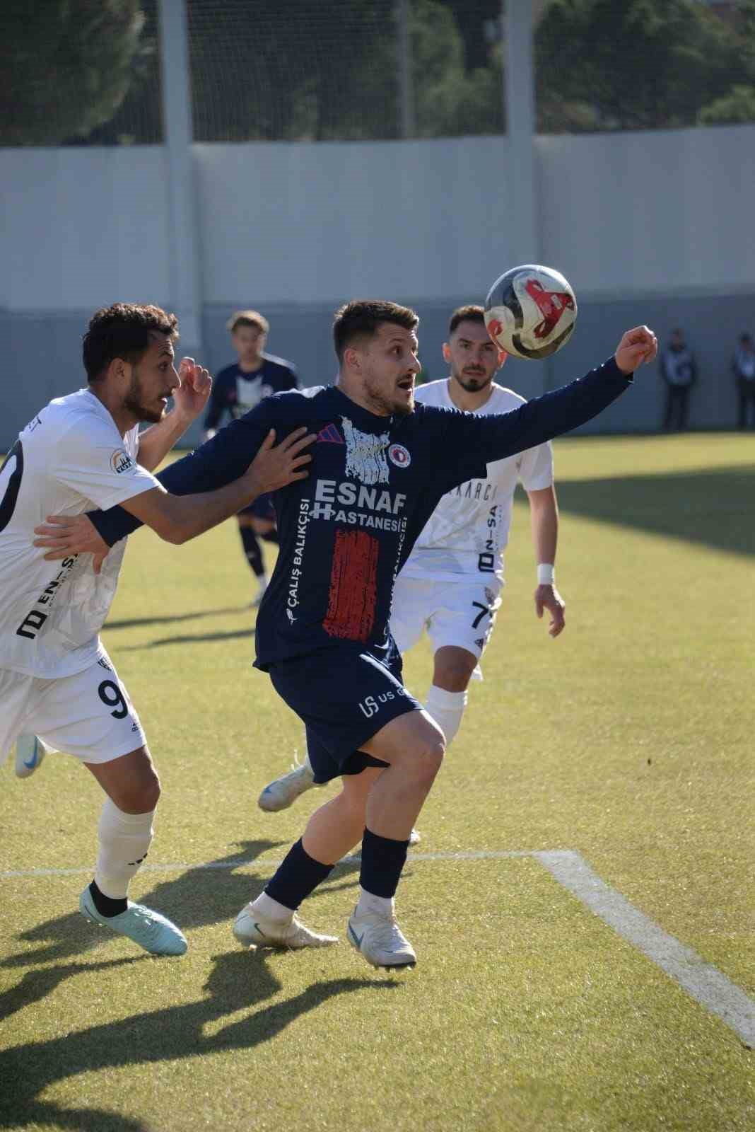 NESİNE 2'NCİ LİG KIRMIZI GRUP'TA ALT SIRALARDAN KURTULMA MÜCADELESİ VEREN SOMASPOR İLE...