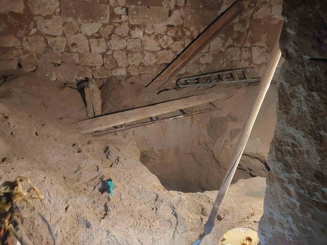 NEVŞEHİR’DE KAÇAK KAZI YAPAN 5 KİŞİ JANDARMA EKİPLERİ TARAFINDAN SUÇÜSTÜ YAKALANDI