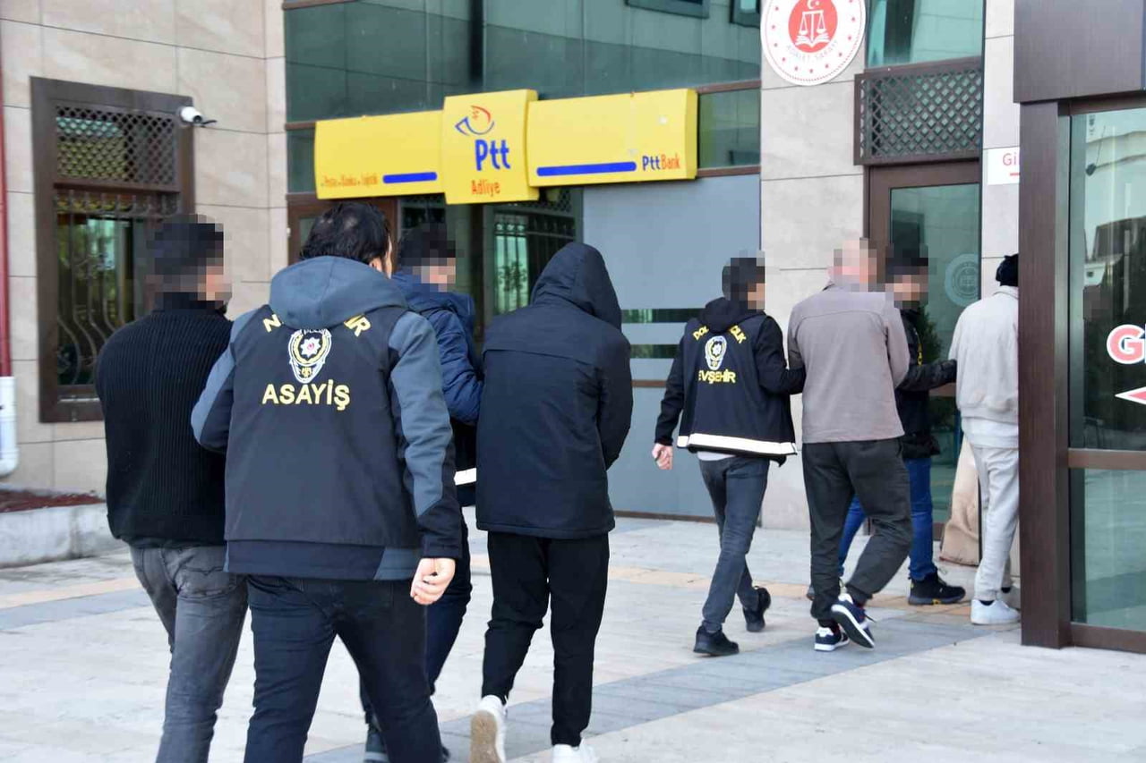 NEVŞEHİR’DE KENDİLERİNİ POLİS VE SAVCI OLARAK TANITARAK YAŞLI VE YALNIZ VATANDAŞLARI HEDEF ALAN...