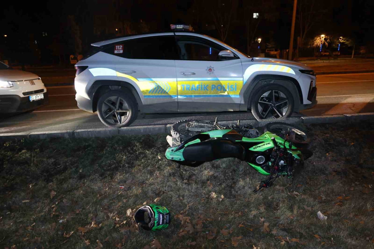 NEVŞEHİR’DE POLİSİN DUR İHTARINA UYMAYAN 15 YAŞINDAKİ MOTOSİKLET SÜRÜCÜSÜ ÖNCE MOTOSİKLET İLE DAHA...