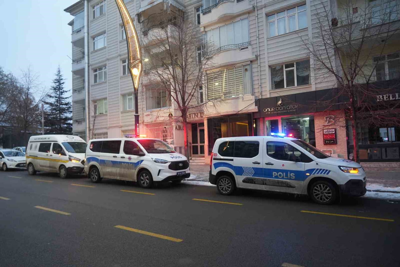 NİĞDE'DE YAKINLARININ HABER ALAMADIĞI ŞAHIS EVİNDE ÖLÜ BULUNDU.