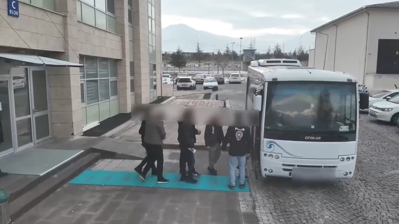 NİĞDE’DE 10 AY SÜREN TEKNİK VE FİZİKİ TAKİP SONUCU GERÇEKLEŞTİRİLEN SİBER DOLANDIRICILIK...