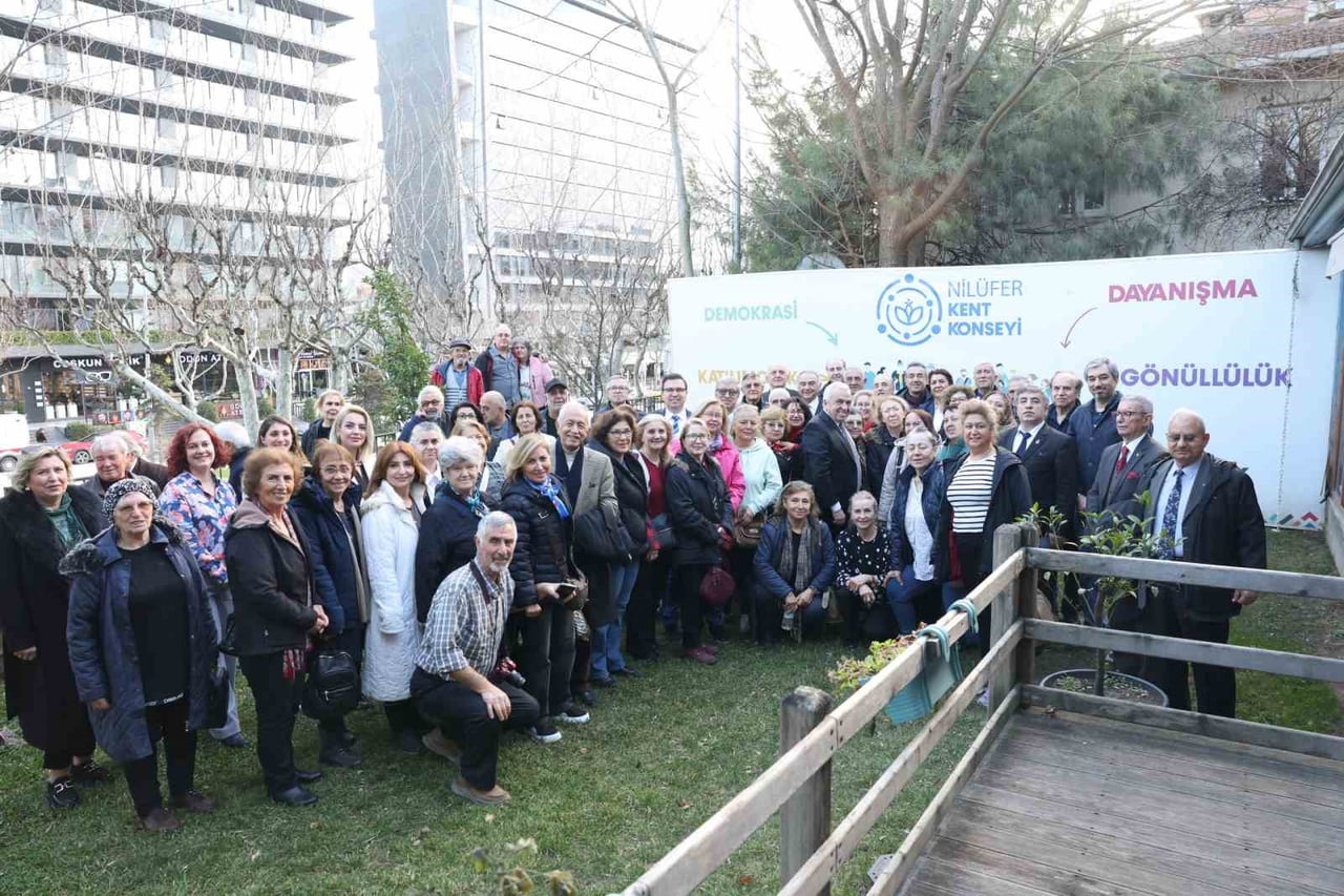 NİLÜFER BELEDİYE BAŞKANI ŞADİ ÖZDEMİR, NİLÜFER KENT KONSEYİ EMEKLİLER MECLİSİ ÜYELERİYLE BİR ARAYA...