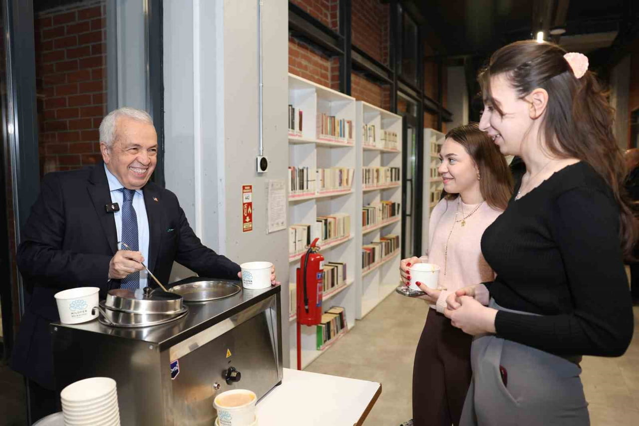 NİLÜFER BELEDİYE BAŞKANI ŞADİ ÖZDEMİR, SINAV DÖNEMLERİNDE 24 SAAT HİZMET VEREN KOZA KÜTÜPHANE’DE...