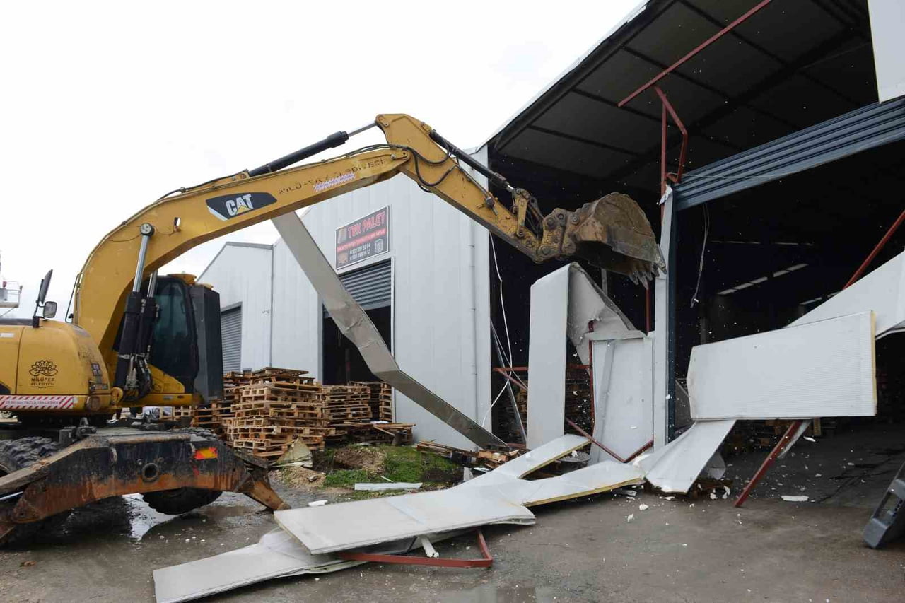 NİLÜFER BELEDİYESİ, KAÇAK YAPILAŞMAYLA MÜCADELESİNİ KARARLILIKLA SÜRDÜRÜYOR. BELEDİYE EKİPLERİ SON...