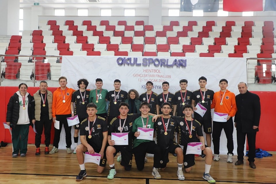 OKUL SPORLARI GENÇLER B HENTBOL YARI FİNALLERİ KÜTAHYA’DA TAMAMLANDI