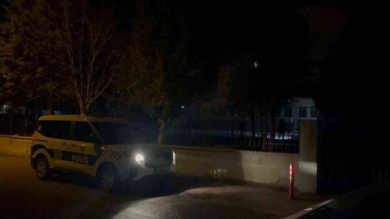 OLAY, 71 EVLER MAHALLESİ HACI ARİF BEY SOKAK ÜZERİNDE BULUNAN ETİ MADEN İŞLETMELERİ İLKOKULU'NDA...