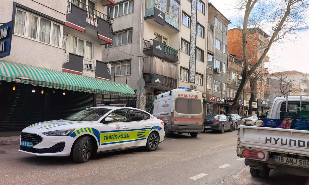 OLAY, SAAT 12.00 SIRALARINDA KEMALPAŞA MAHALLESİ ÇAVUŞDAYI SOKAK'TA BULUNAN APARTMANIN İKİNCİ...