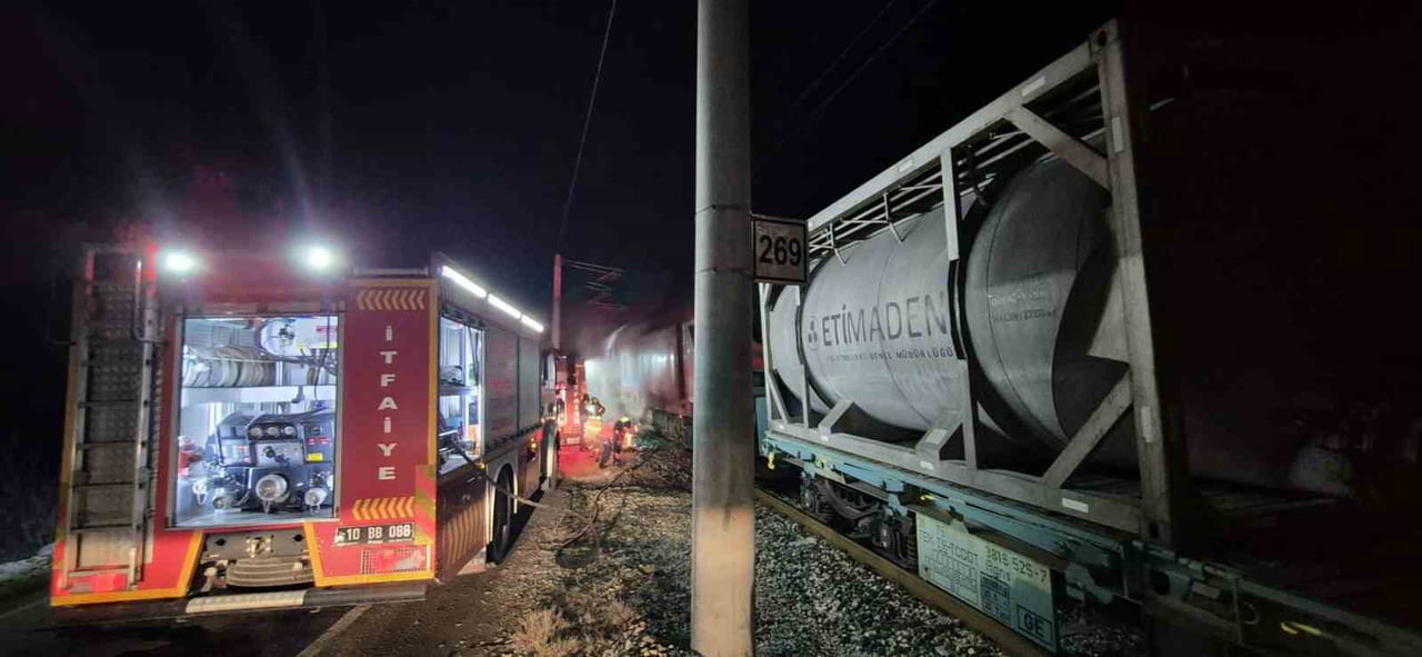 ÖMERKÖY-GÖKÇEDERE MAHALLELERİ ARASINDA SEYİR HALİNDE OLAN TCDD’YE AİT 33376 SEFER SAYILI...