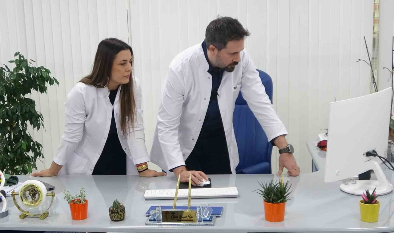 OP.DR. ÖMER NEŞET KİŞİ İLE EŞİ UZM.DR. SEDA KİŞİ  BİRLİKTE UZUN YILLAR ÇALIŞARAK GELİŞTİRDİĞİ...