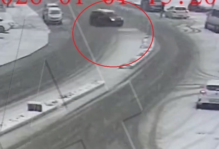 ORDU’DA, HAFİF TİCARİ ARACIYLA KARLA KAPLI YOLDA DRİFT YAPMAYA ÇALIŞAN SÜRÜCÜYE 58 BİN 217 TL...