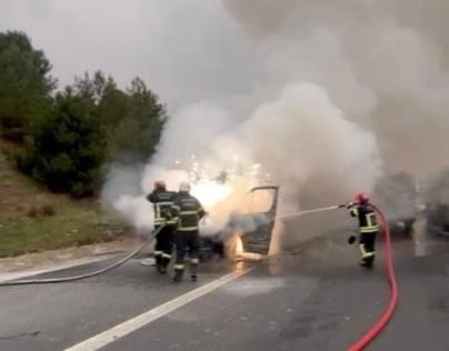 OSMANİYE'DE TARIM İŞÇİLERİNİ TAŞIYAN MİNİBÜS YANDI