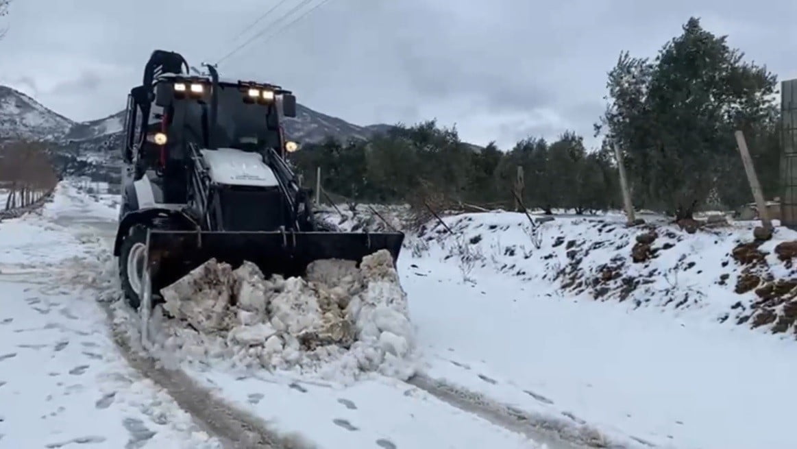 OSMANİYE’DE KAR YAĞIŞI HAYATI OLUMSUZ ETKİLEDİ