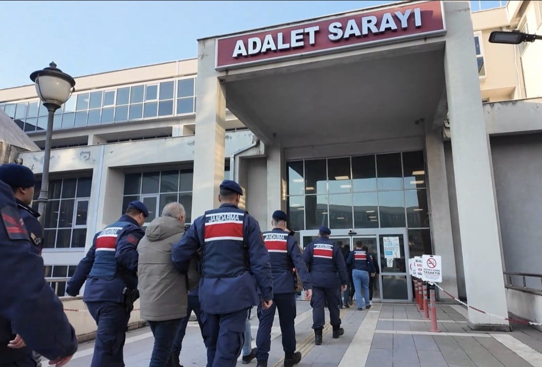 OSMANİYE MERKEZLİ 2 İLDE DÜZENLENEN KAÇAKÇILIK OPERASYONUNDA, ARALARINDA KAMU GÖREVLİLERİNİN DE...