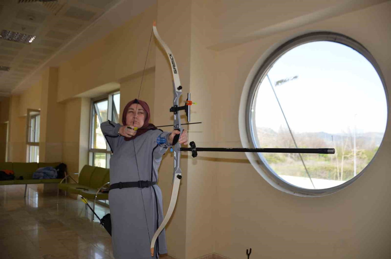 OSMANLI DİZİLERİNDEN ETKİLENDİ, 48 YAŞINDA OKÇULUĞA BAŞLADI