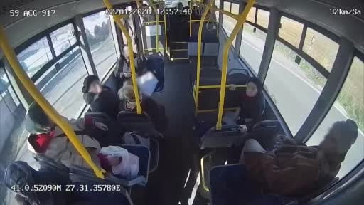 Otobüste kalp rahatsızlığı geçiren yolcuyu hastaneye yetiştirdi: O anlar kamerada