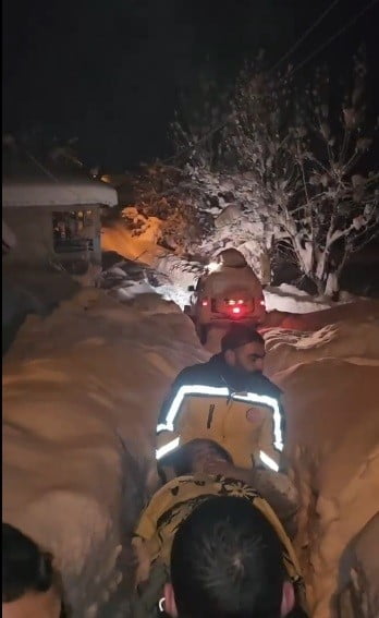 OVACIK’A BAĞLI KOYUNGÖLÜ KÖYÜNDE AYAĞI KIRILAN 60 YAŞINDAKİ KADINA, KAPALI KÖY YOLLARINA RAĞMEN...