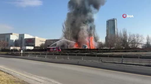 Pak halindeki araçlar alevlere teslim oldu, patlama sesleri böyle kaydedildi