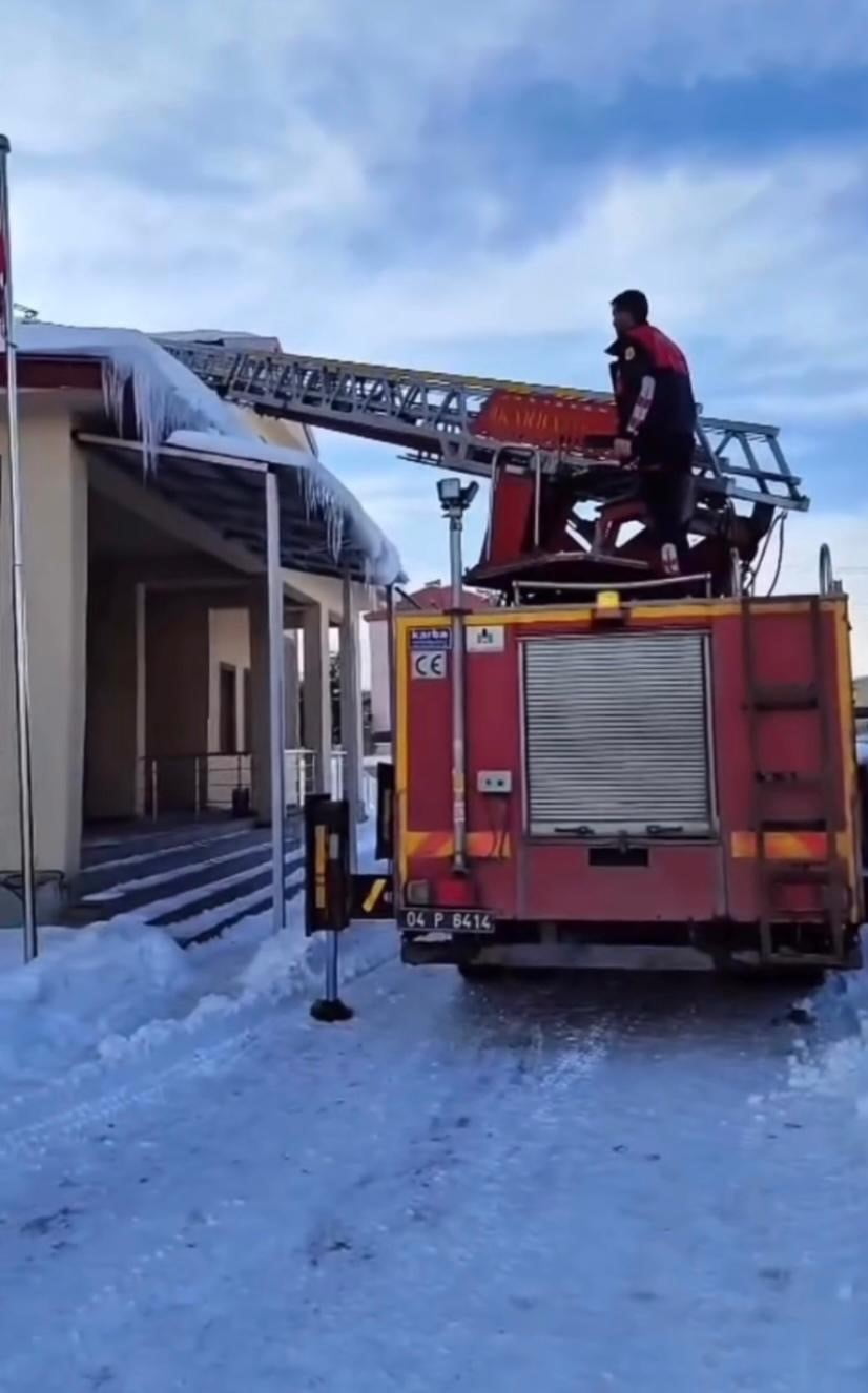 PATNOS’TA BUZ SARKITLARINA KARŞI SAHADA ÇALIŞMALARINI SÜRDÜRÜYOR