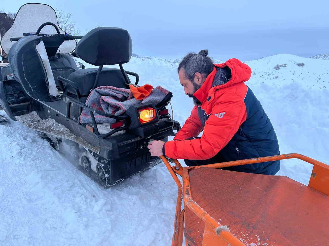 PERTEK’İN ELMAKAŞI KÖYÜNDE SOLUNUM SIKINTISI YAŞAYAN 74 YAŞINDAKİ HASTA, AFAD, UMKE, İL ÖZEL...