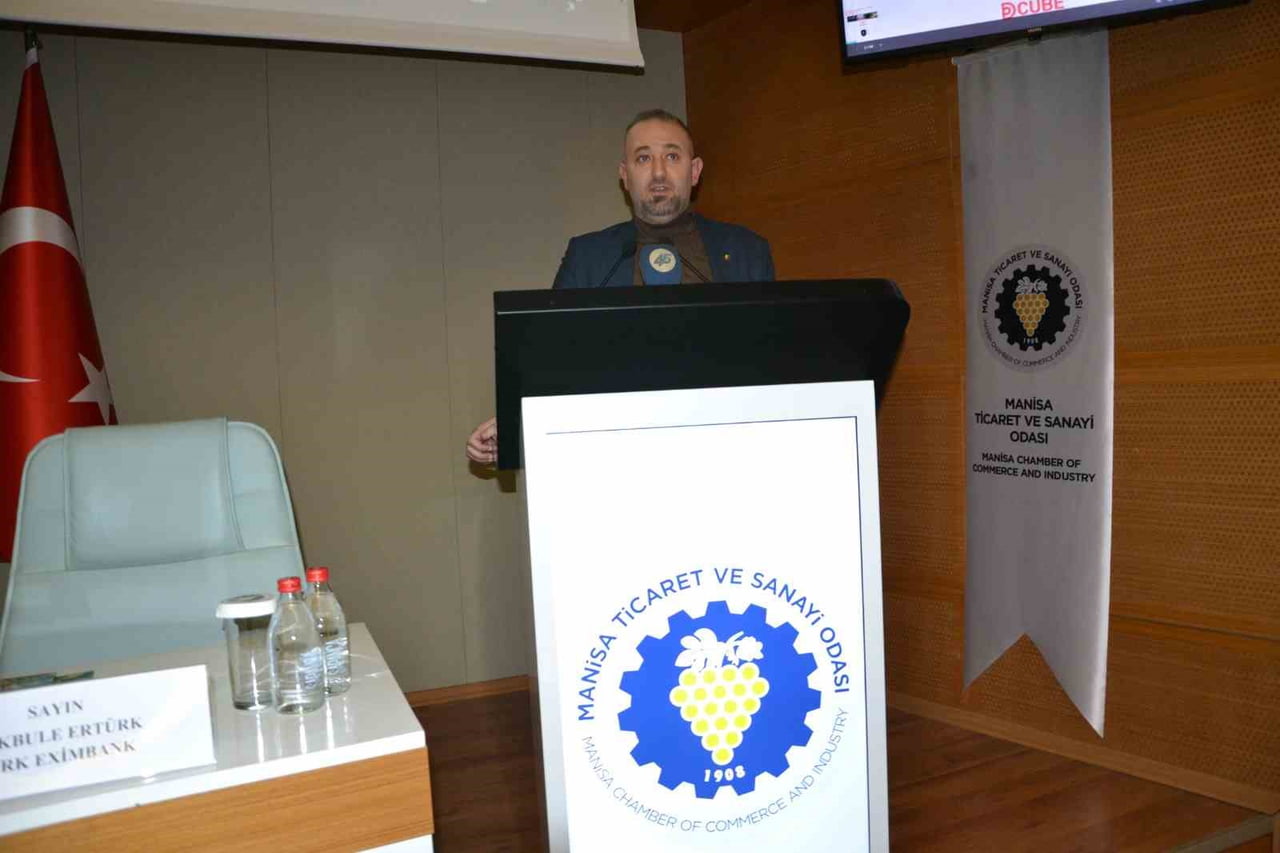 PROGRAMIN AÇILIŞ KONUŞMASINI YAPAN MANİSA TİCARET VE SANAYİ ODASI YÖNETİM KURULU ÜYESİ HÜSEYİN...