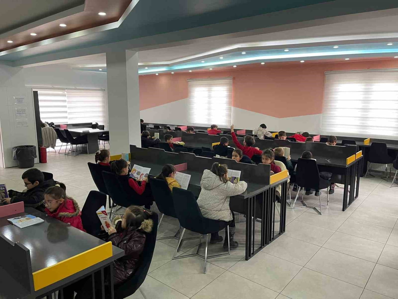 PURSAKLAR BELEDİYESİ TARAFINDAN HİZMETE SUNULAN YUNUS EMRE MİLLET KIRAATHANESİ, KİTAP OKUMA...