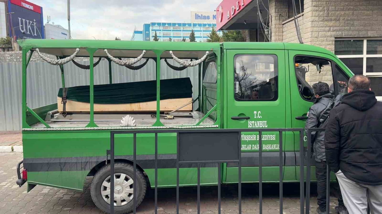 RUS YÜZÜCÜYE AİT OLDUĞU DEĞERLENDİRİLEN CESET ADLİ TIP KURUMU'NA GETİRİLDİ