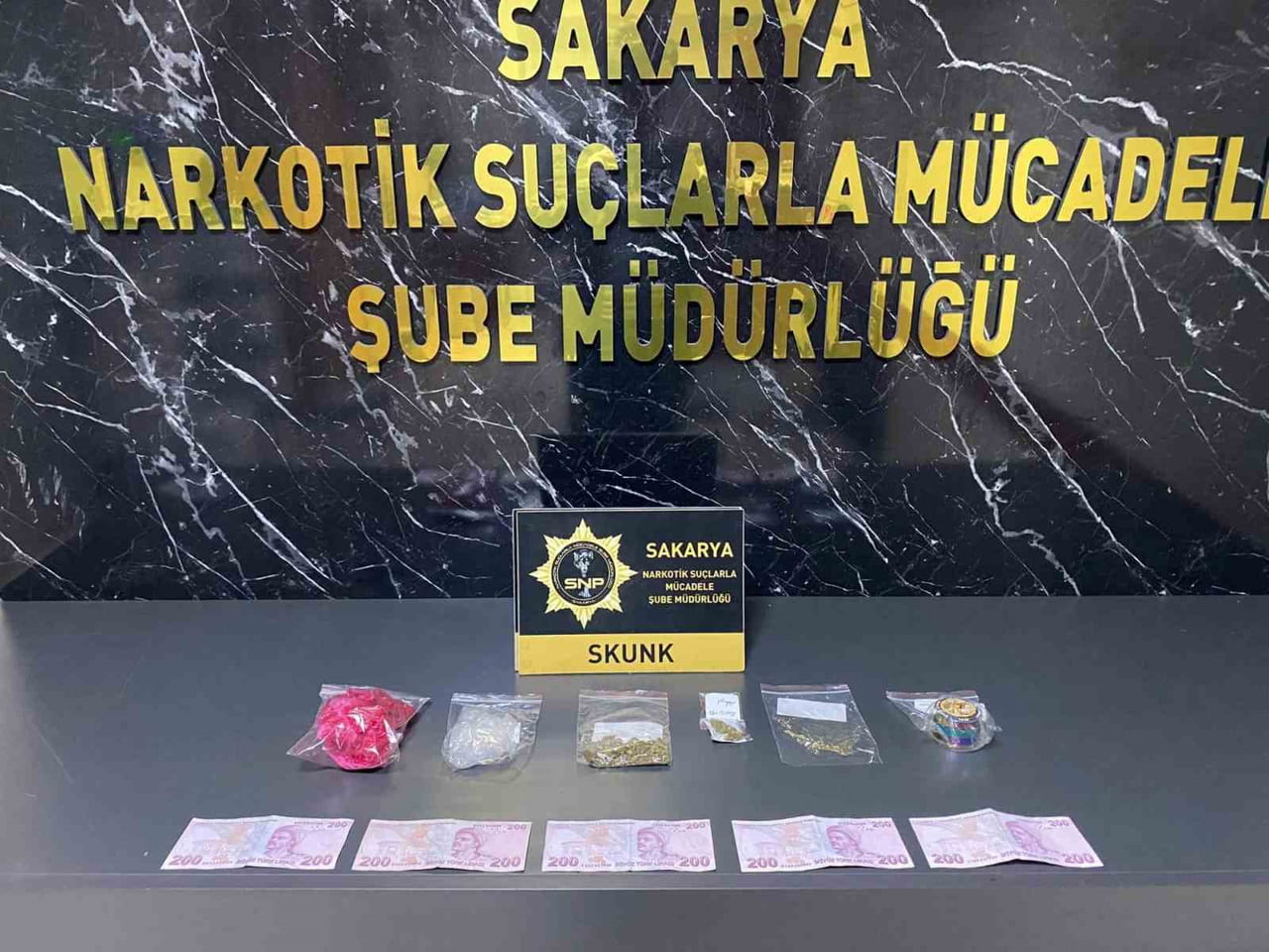 SAKARYA'DA POLİS EKİPLERİNCE DÜZENLENEN UYUŞTURUCU OPERASYONLARINDA 10 ŞÜPHELİ GÖZALTINA...