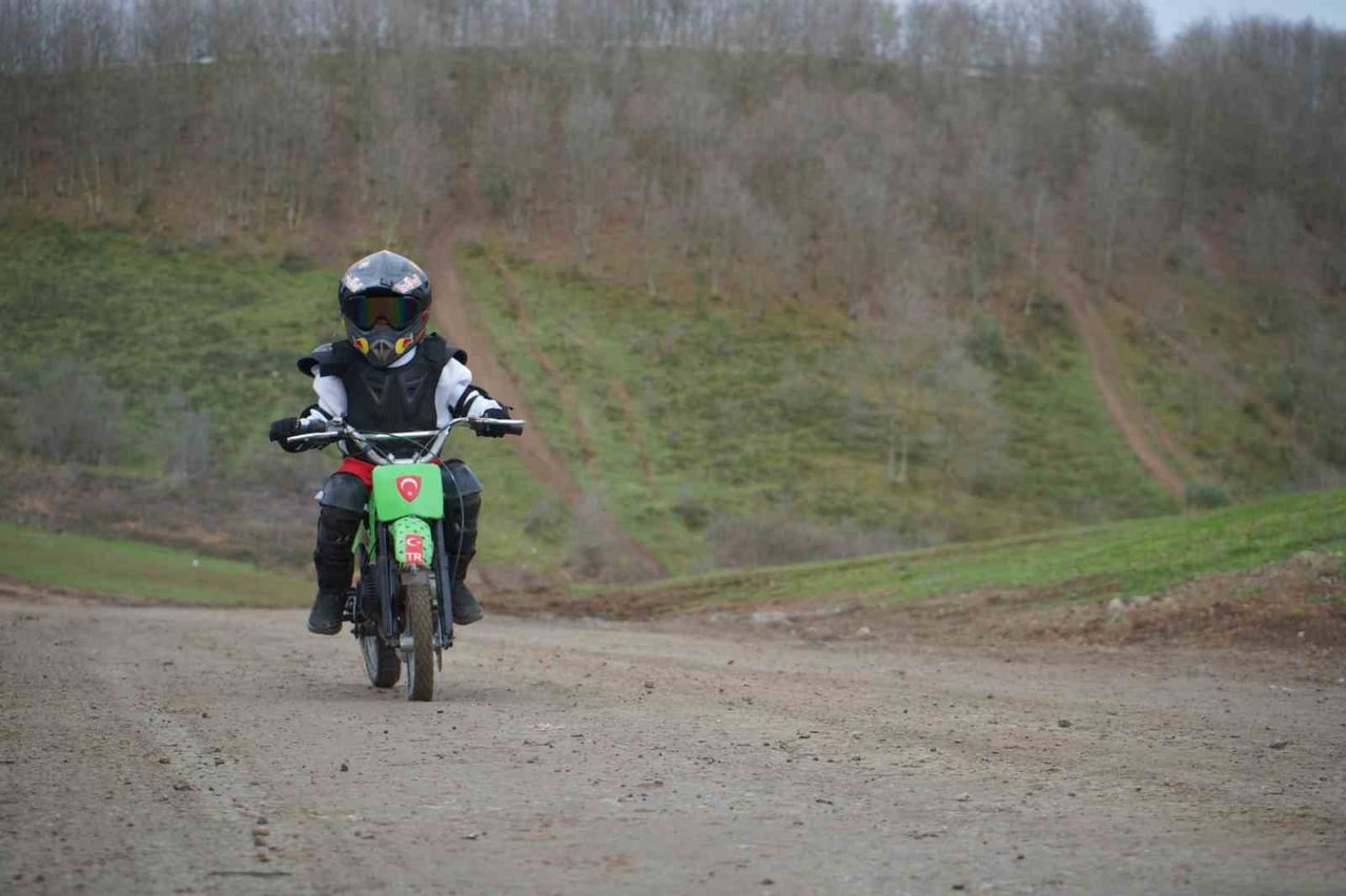 SAKARYA'DA YAŞAYAN 5 YAŞINDAKİ ERTUĞRUL İDACI, BABASININ "KUR'AN-I KERİM OKUMAYI ÖĞRENİRSEN...