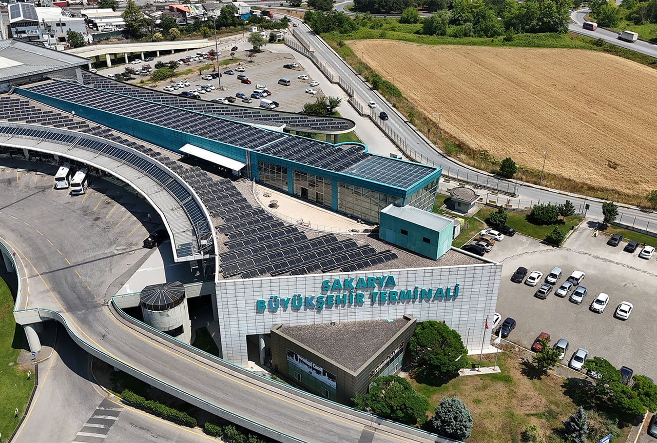 SAKARYA BÜYÜKŞEHİR BELEDİYESİ EKİPLERİ, YILIN İLK GÜNLERİNDE YOLCU TRAFİĞİNİN YOĞUN OLDUĞU...