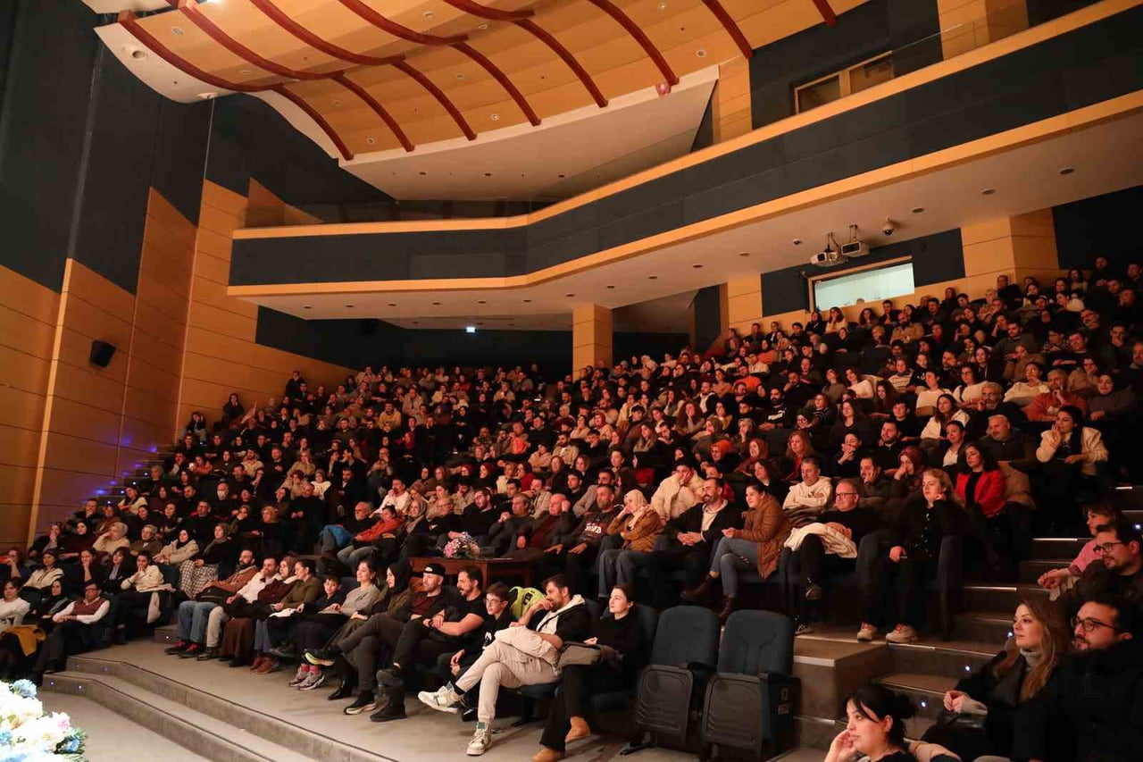 SAKARYA BÜYÜKŞEHİR BELEDİYESİ’NİN OCAK AYI KÜLTÜR SANAT SANAT ETKİNLİKLERİ KAPSAMINDA SAHNELENEN...