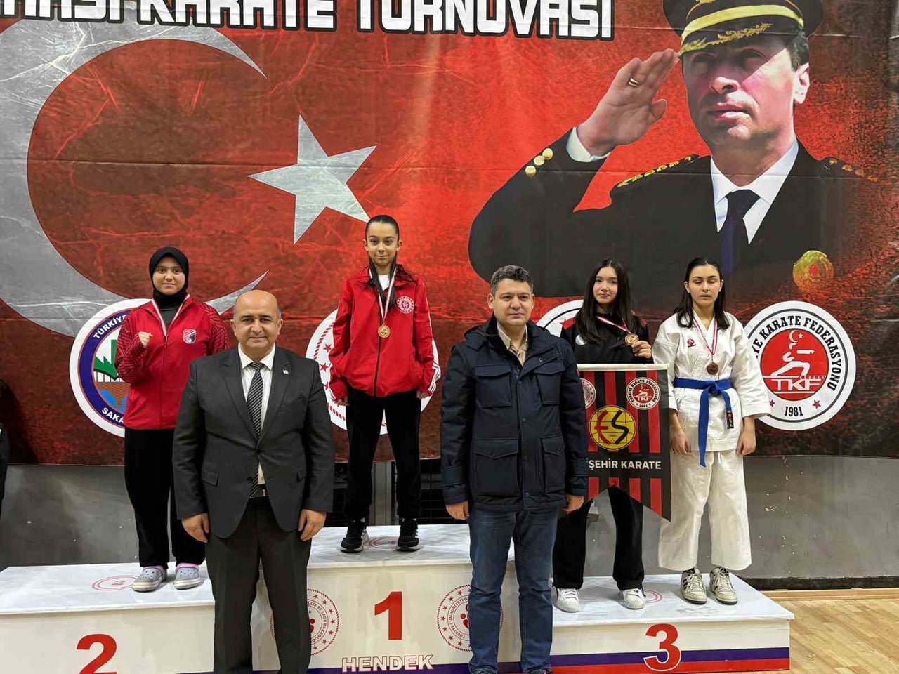 SAKARYA’NIN HENDEK İLÇESİNDE DÜZENLENEN İLLER ARASI ŞEHİT GAFFAR OKKAN KARATE TURNUVASI’NA KATILAN...