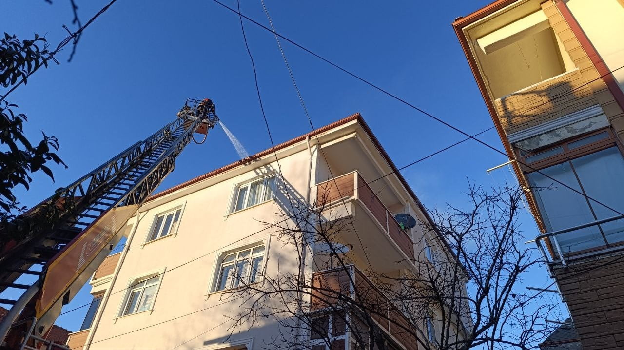 SAKARYA’NIN KARASU İLÇESİNDE İDDİALARA GÖRE MANGAL YAKILDIĞI ESNADA ALEVLERİN ETRAFA DAĞILMASI...