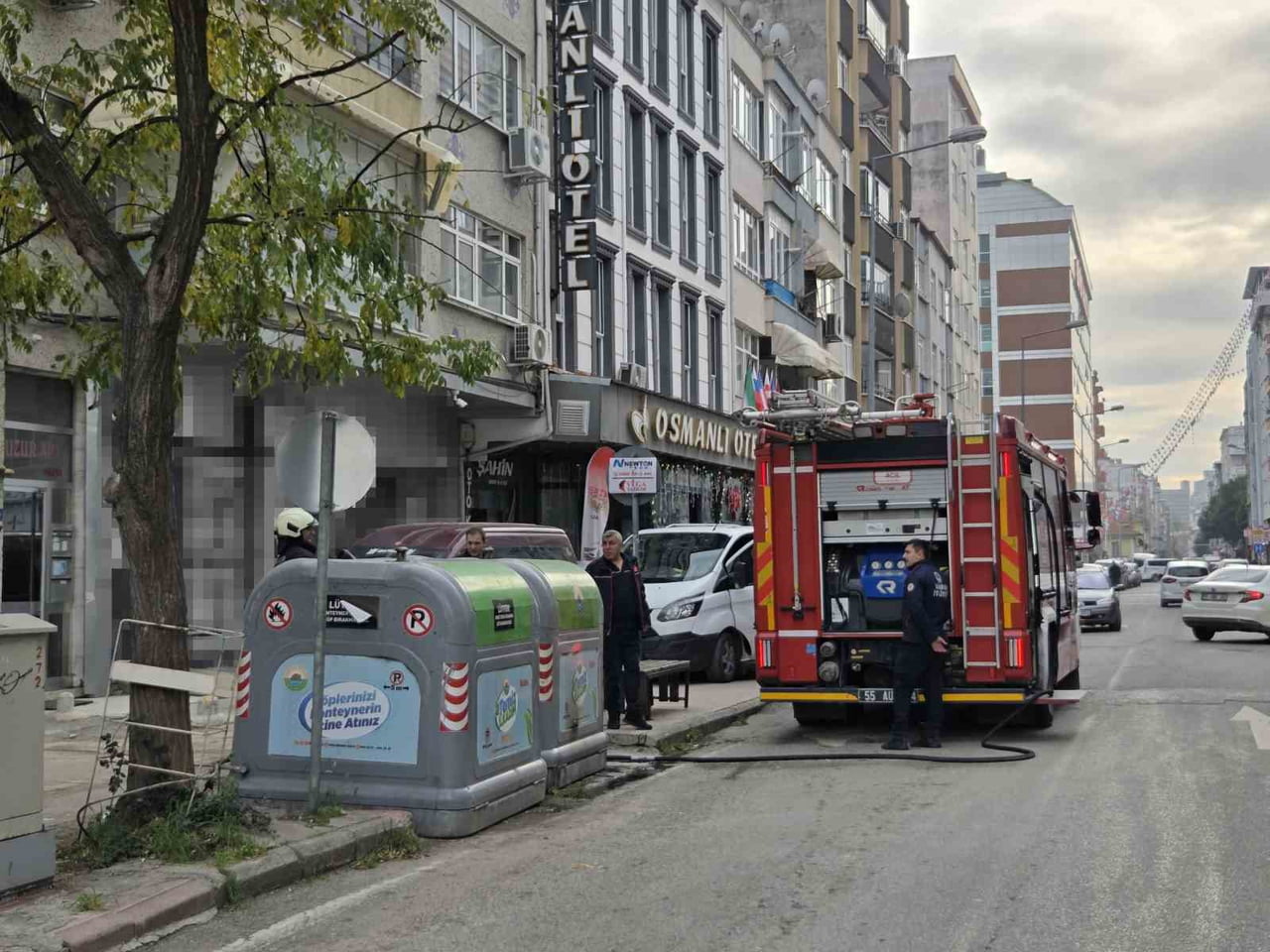 SAMSUN'UN İLKADIM İLÇESİNDE MEYDANA GELEN ÇÖP KONTEYNERİ YANGININI, İTFAİYE EKİPLERİ...