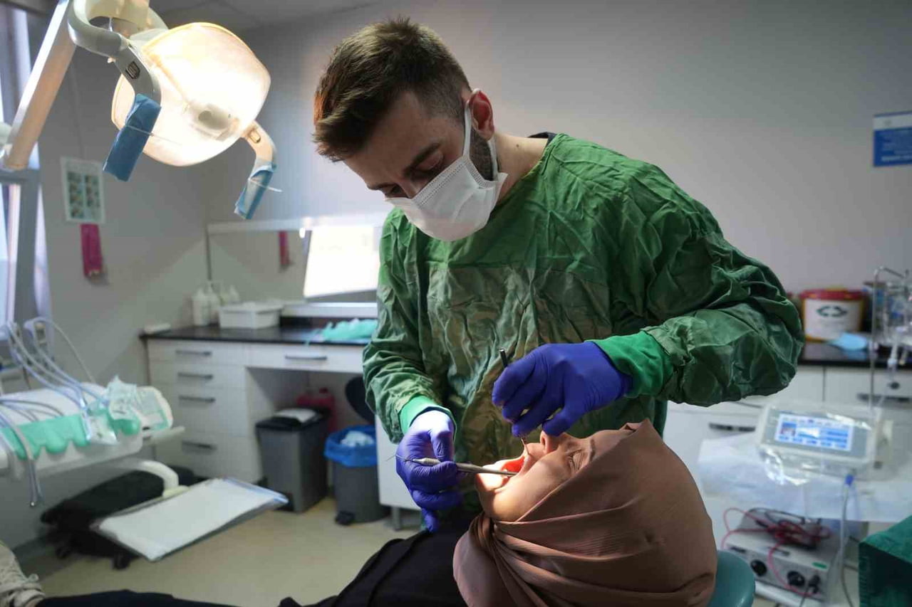 SAMSUN AĞIZ VE DİŞ SAĞLIĞI HASTANESİ’NDE 2025 YILI İÇERİSİNDE GERÇEKLEŞTİRİLEN MUAYENE SAYISI 900...