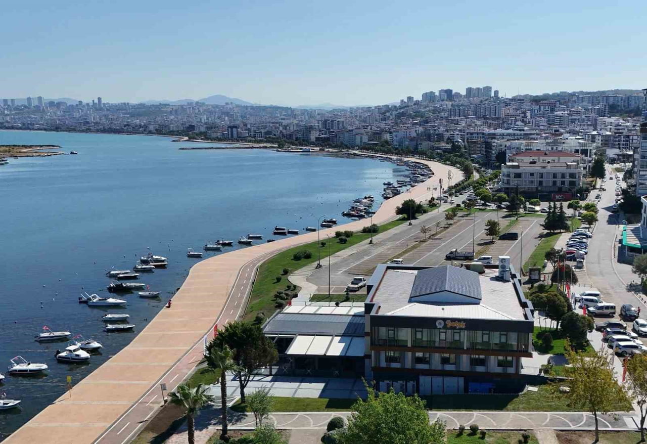 SAMSUN BÜYÜKŞEHİR BELEDİYESİ TARAFINDAN ŞEHRE KAZANDIRILAN PETEK GENÇ, AÇILDIĞI GÜNDEN BU YANA...